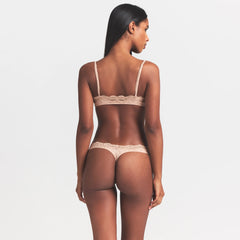 FITS EVERYBODY LACE DIPPED THONG | MICA SKETCHED HEARTS